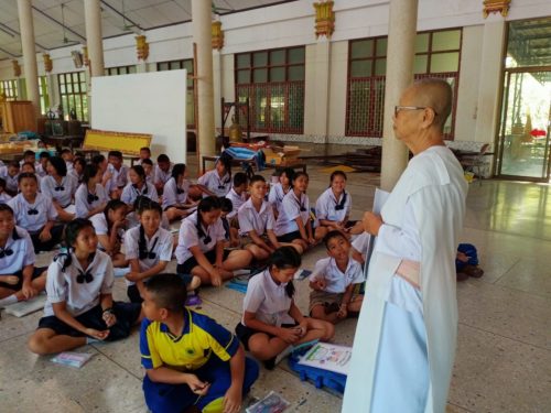 LINE ALBUM การเรียนการสอนพระพุทธศาสนาวันอาทิตย์ 251111 9