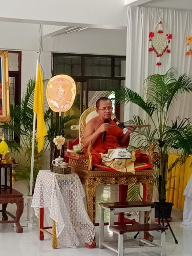 LINE ALBUM ทำบุญวันออกพรรษา-มีเทศมหาชาติมี.น.รต่างมาฝังเทศ 251111 18