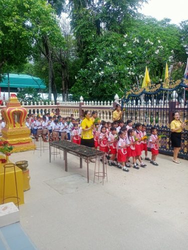 ทำบุญวันออกพรรษา มีเทศมหาชาติ นักเรียนต่างมาฟังเทศที่วัด